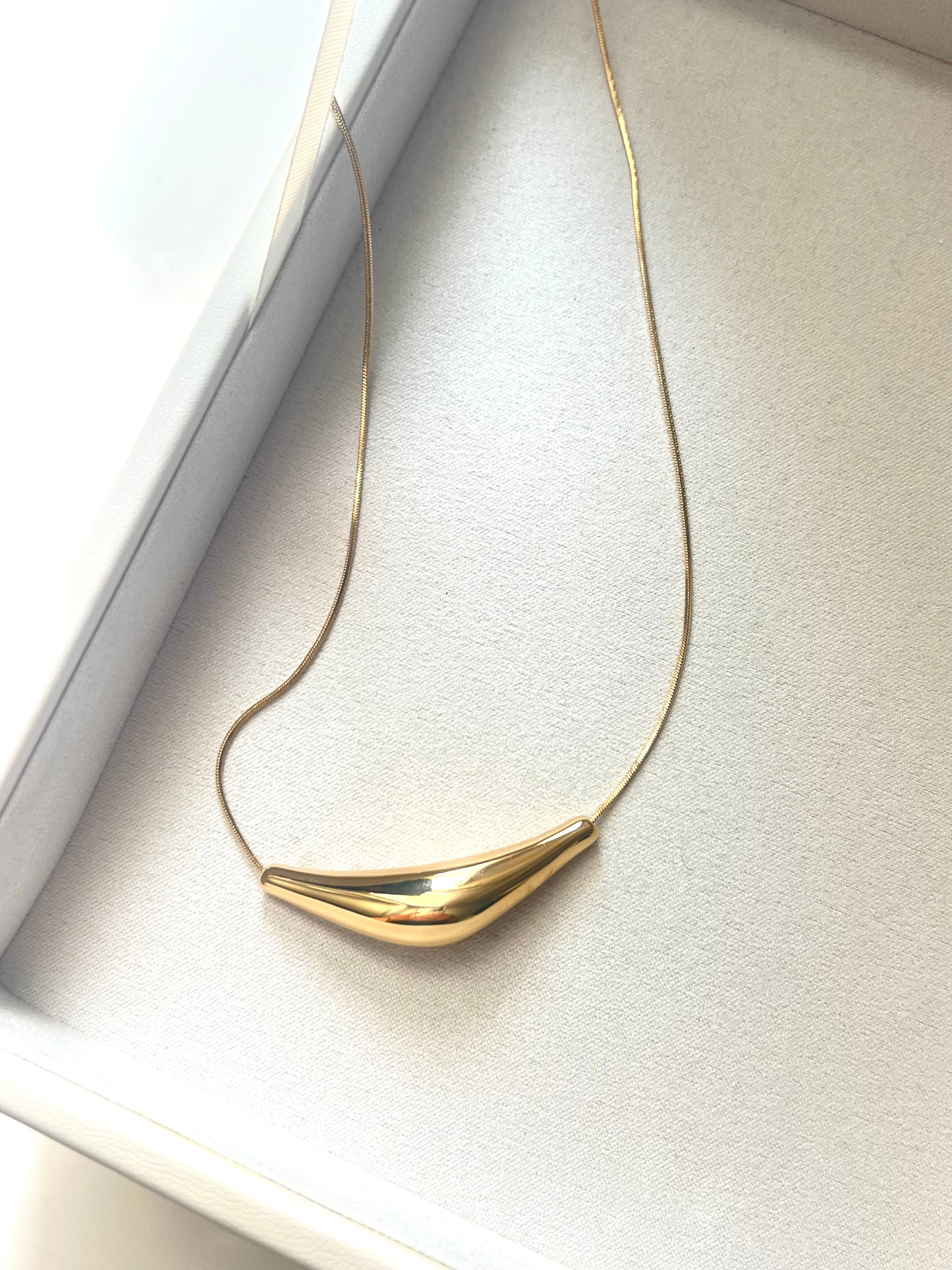 Lora Necklace