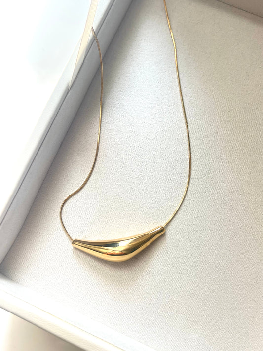 Lora Necklace
