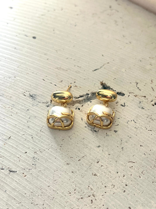 Shelly Pearl Earrings