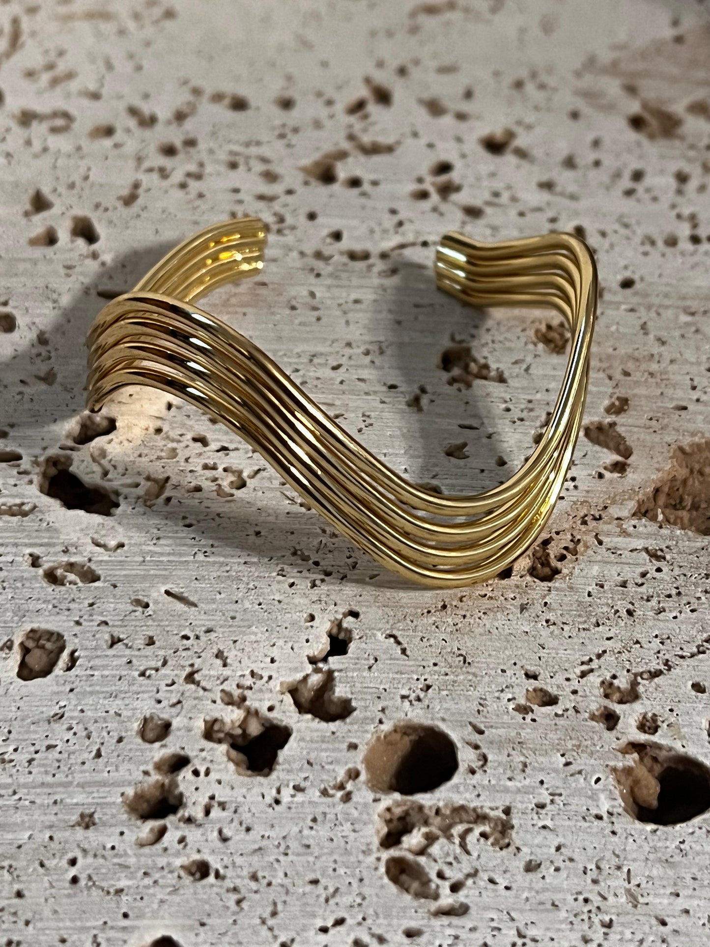 Gia wavy cuff